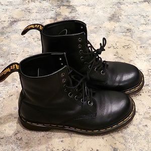 Dr. Martens 8 Eye Boots
